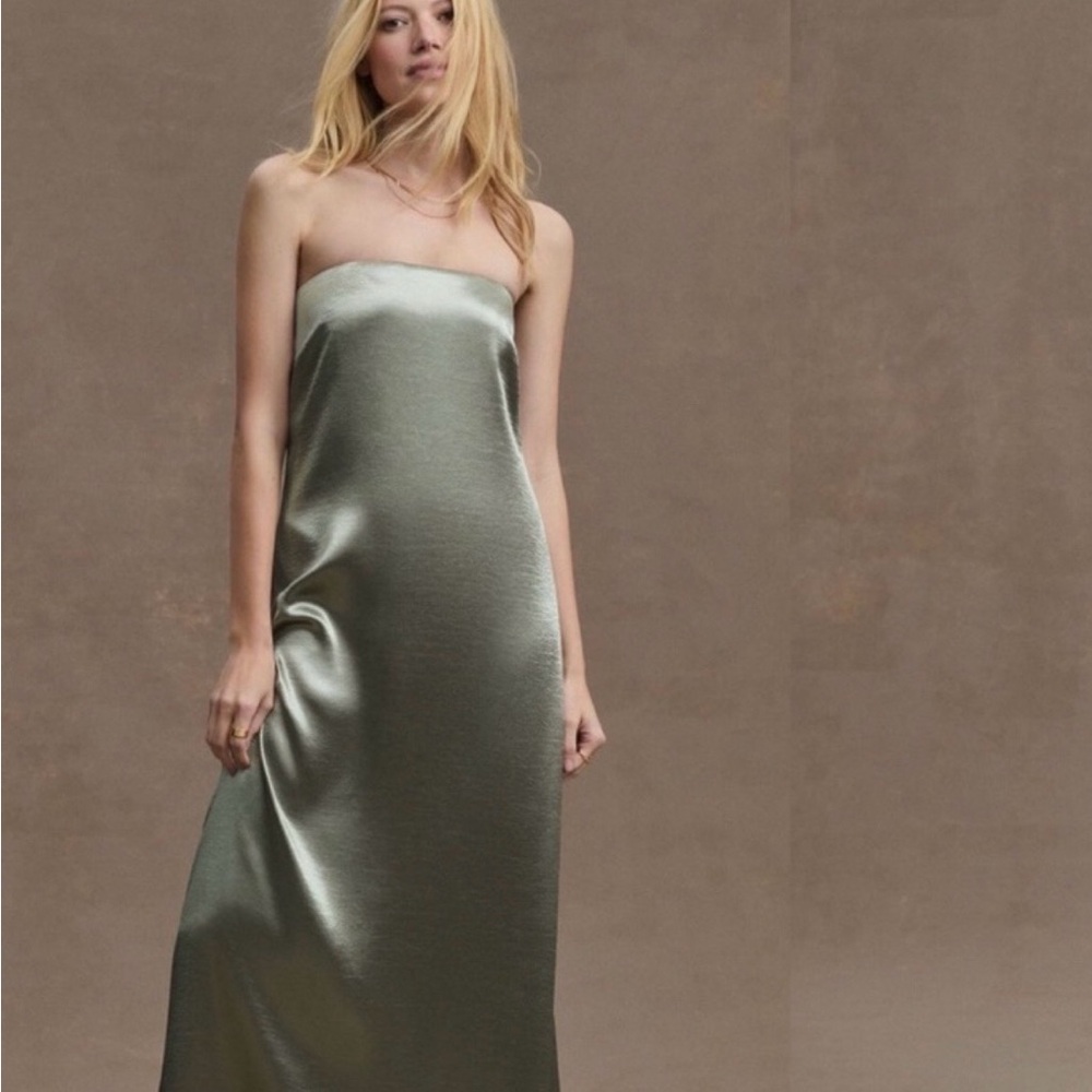 Elegant Strapless Satin Dress in Moss